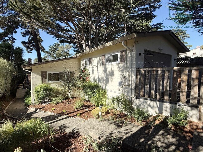 Foto del edificio - Cute and Recently Remodeled Carmel-by-the-Sea Cottage