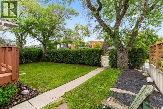 Photo du bâtiment - 1831-118A 18a St SW