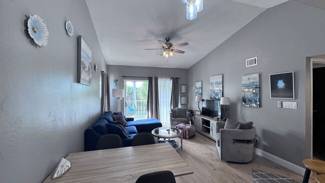 Building Photo - 1841 Island Club Dr