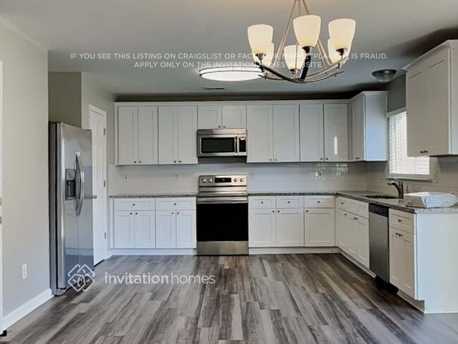 Foto del edificio - 4004 Flat Sedge Ln