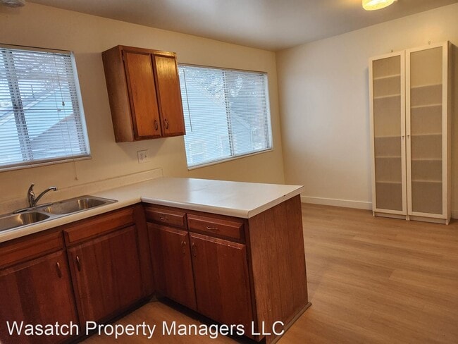 Building Photo - 2 br, 1 bath House - 663B Crystal Ave
