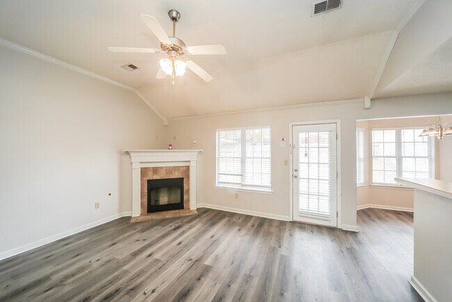 Foto del edificio - 4230 Ravenwood Dr N