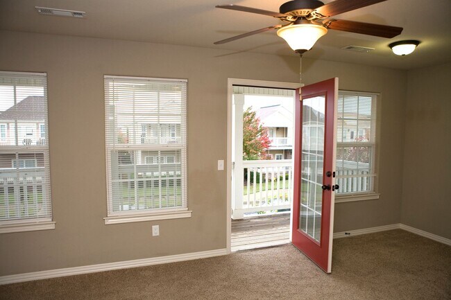 Foto del edificio - **MOVE-IN THIS MONTH RECEIVE HALF A MONTH OF FREE RENT* Available Now! 4-Bedroom, 3.5-Bathroom Ho...