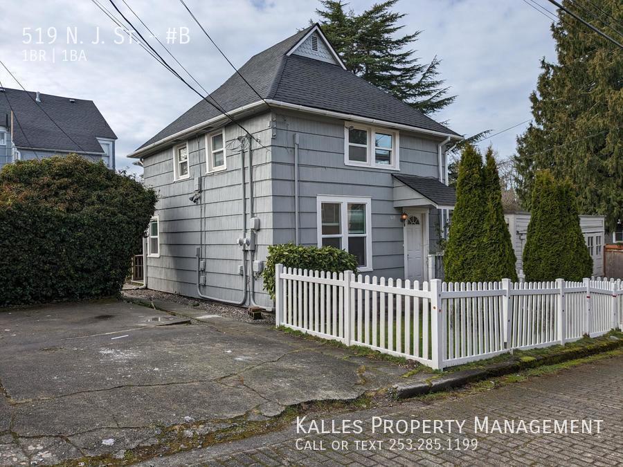 Cute 1 Bed 1 Bath Duplex in Room for Rent in WA