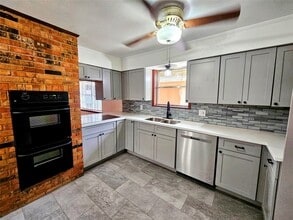 Building Photo - 2015 Silver Leaf Dr