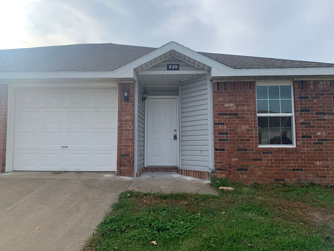 220 Graystone Cir, Centerton, AR 72719 House Rental in Centerton, AR