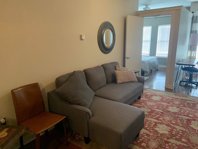 Foto del edificio - Fully Furnished Midtown Nashville Apartment