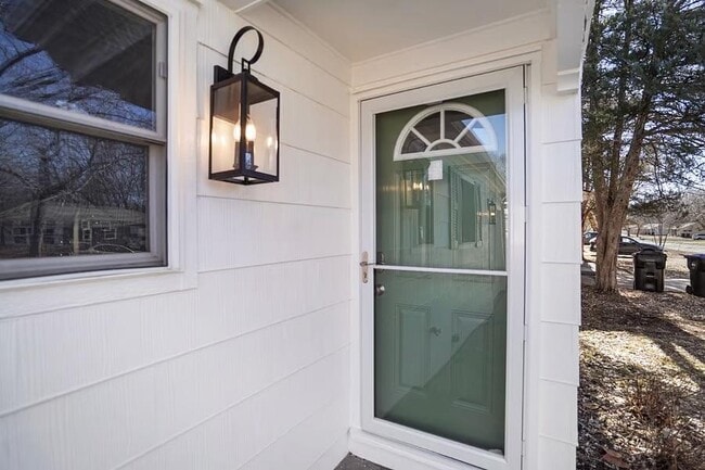 Foto del edificio - 2412 SW Mission Ave