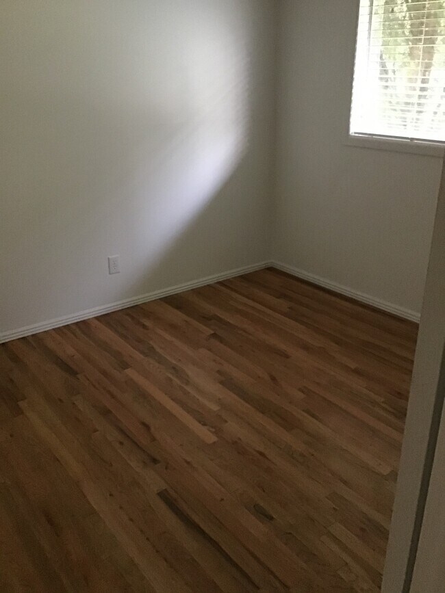Foto del edificio - 3007 N Shamrock Ave