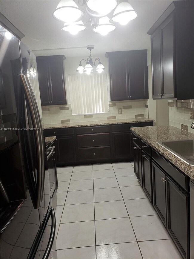 Foto del edificio - 708 SW 24th St