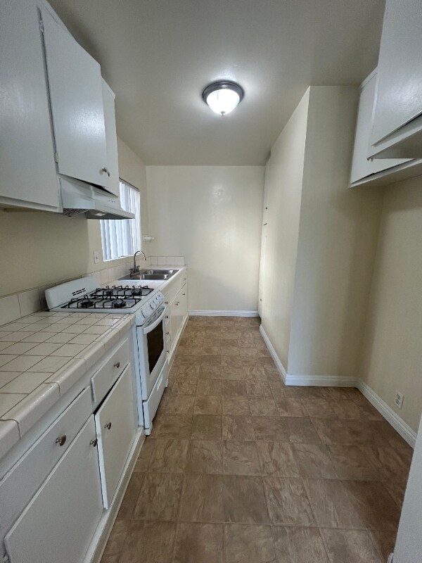 Foto del edificio - 409 N Los Robles Ave