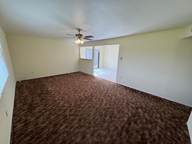 Building Photo - 566 Meadow Ln