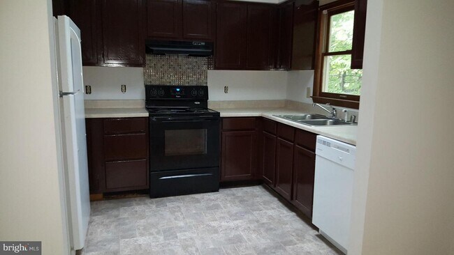 Foto del edificio - 6605 Plantation Forest Dr
