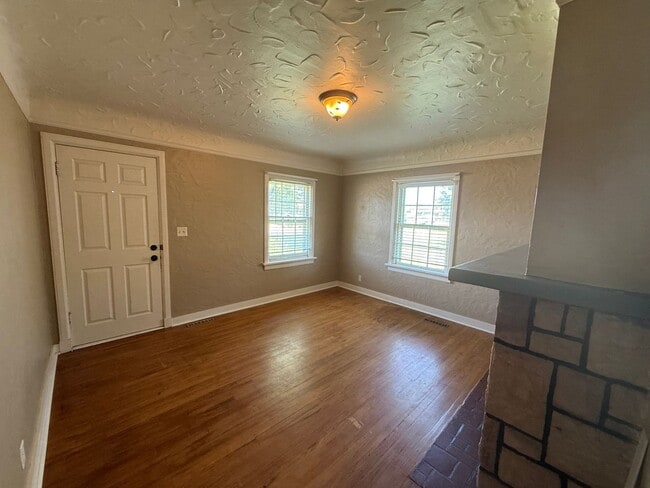 Building Photo - Pet Friendly, 2 Car detached garage, large...
