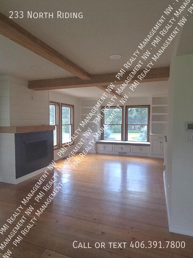 Building Photo - 233 North Riding-
