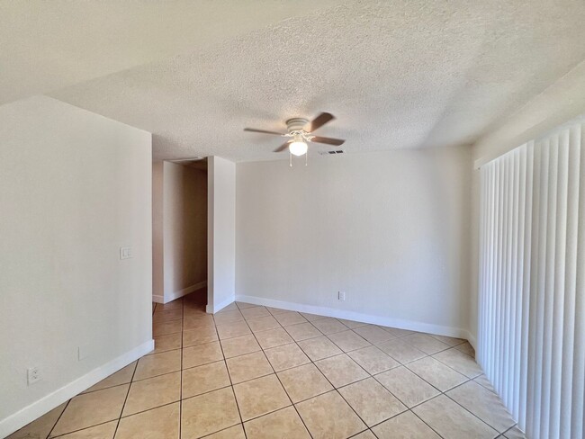 Building Photo - Updated 4-Bedroom, 2-Bath Home for Rent in...