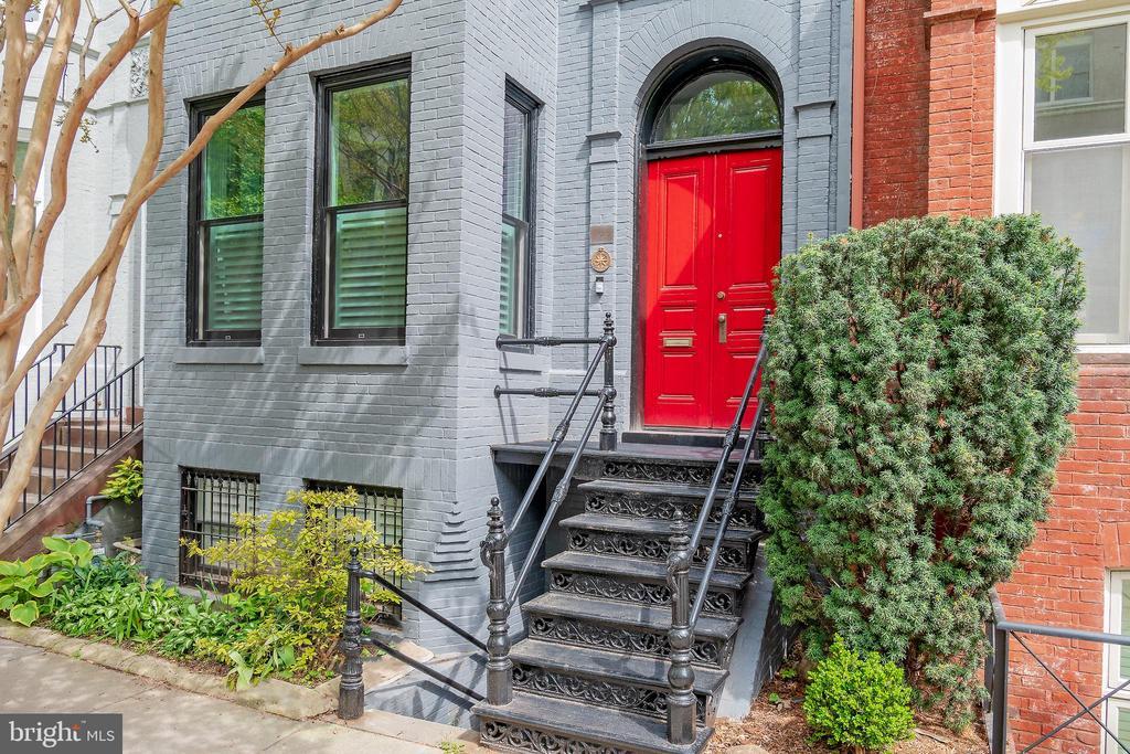 Primary Photo - 2021 Hillyer Pl NW