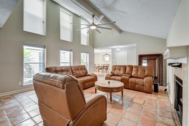 Building Photo - 4611 Laurel Heights Ct