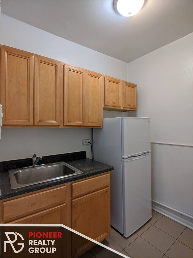 Foto del edificio - 4831 N Damen Ave