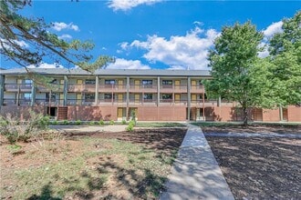 Building Photo - 710 Jesse Jewell Pkwy SE