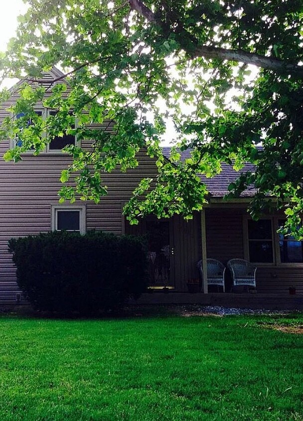 Primary Photo - 1043 College Ln