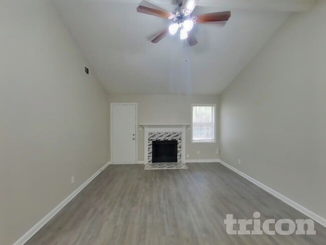 Foto del edificio - 850 Rambling Rose Ct NW