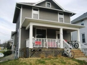 Building Photo - 904 Iowa Ave