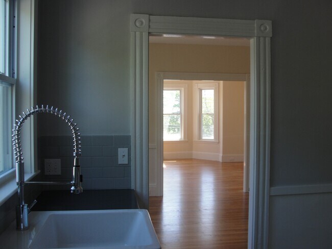 Building Photo - 13 Madison Ave