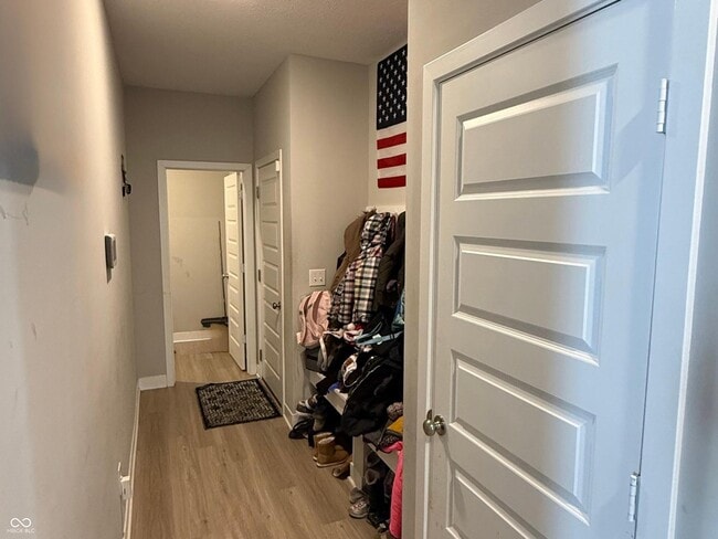 Foto del edificio - 8754 Laurelton Pl