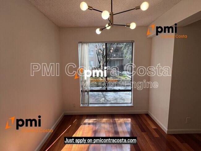 Foto del edificio - 470 N Civic Dr