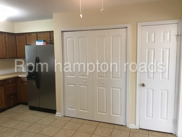 Building Photo - 3916 Lombard Ct