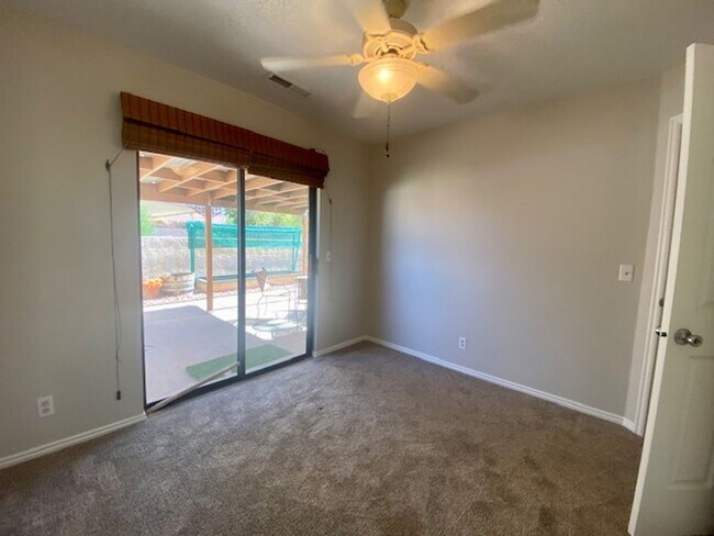 Foto del edificio - REMODELED TOWNHOME FOR RENT!
