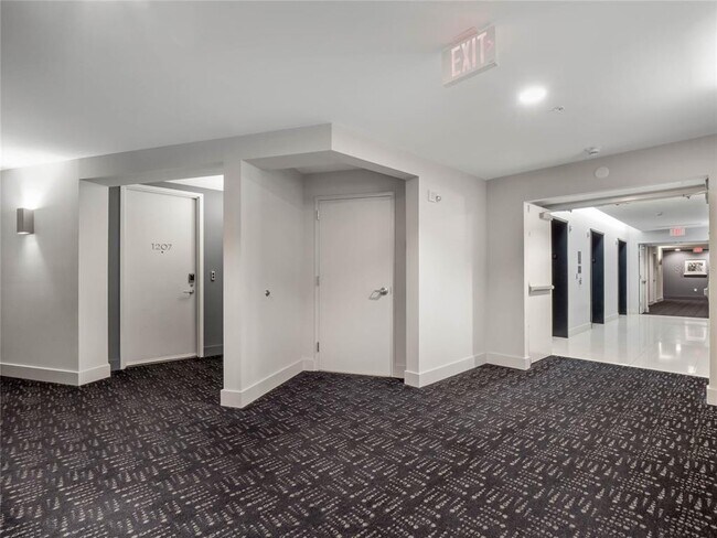Building Photo - 260 S Osceola Ave