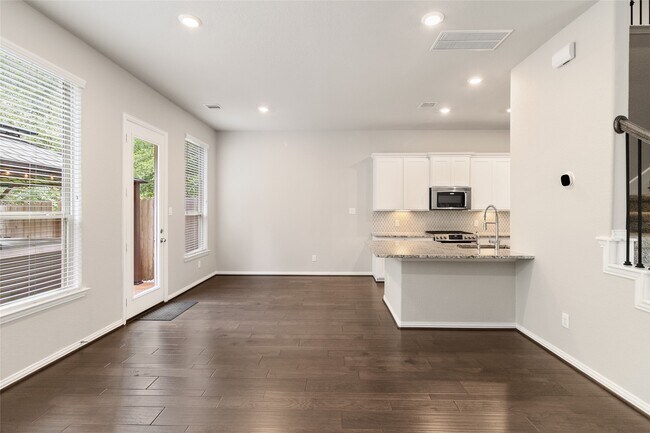 Building Photo - 134 Moon Dance Ct