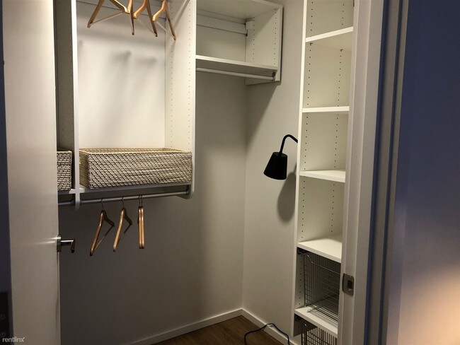 Foto del edificio - 1 br, 1 bath Triplex - 50 Herald St # 410E