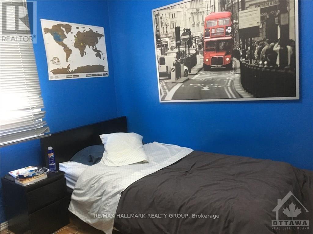 Building Photo - 651-651 Trelawny Private