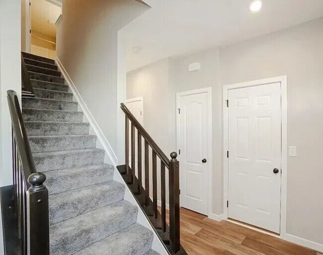 Building Photo - 6136 Old Rosebud Dr