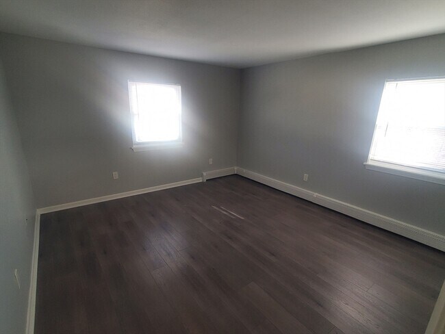 Building Photo - 215 Pearl St