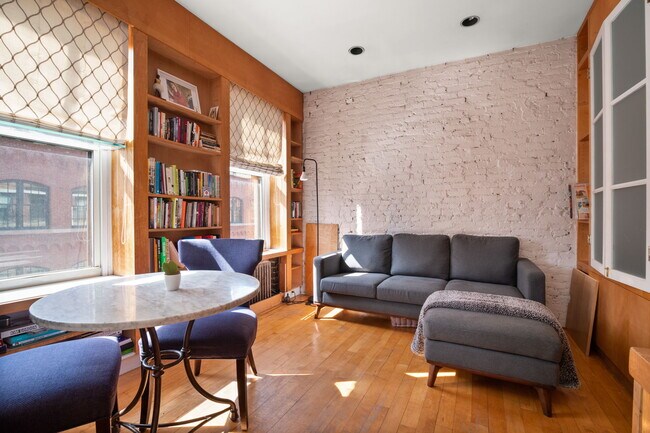 Building Photo - 316 Mott St
