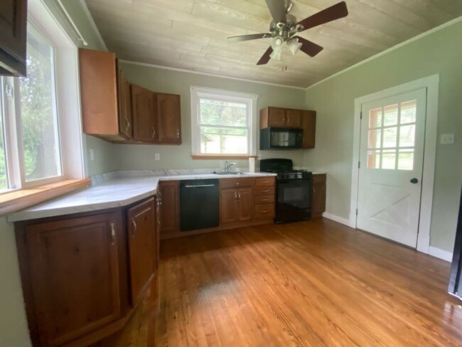 Building Photo - 3 bedroom home with 2 acres in Plum Boro -...