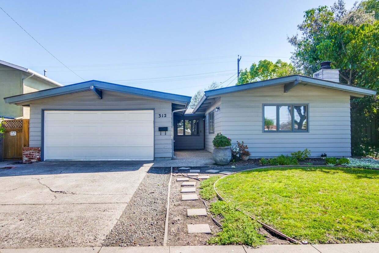 Primary Photo - Updated Sunnyvale Home!