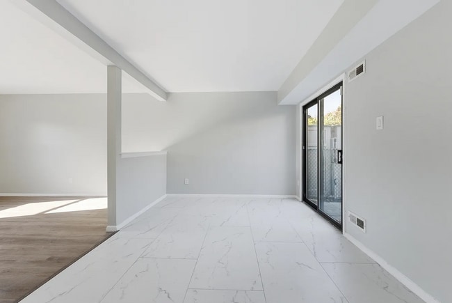 Building Photo - 111 Presidential Dr