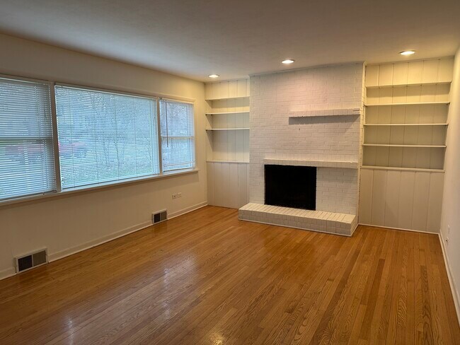 Foto del edificio - 651 Lincoln Ave