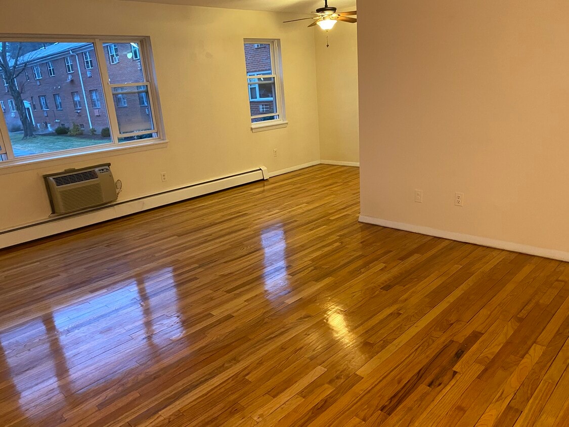 165 Regency Park Dr, Agawam, MA 01001 Condo for Rent in Agawam, MA