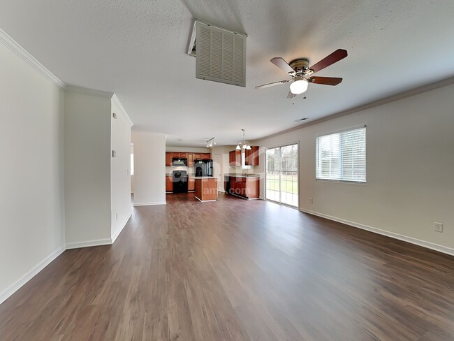 Foto del edificio - 300 Walnut Crossing Drive
