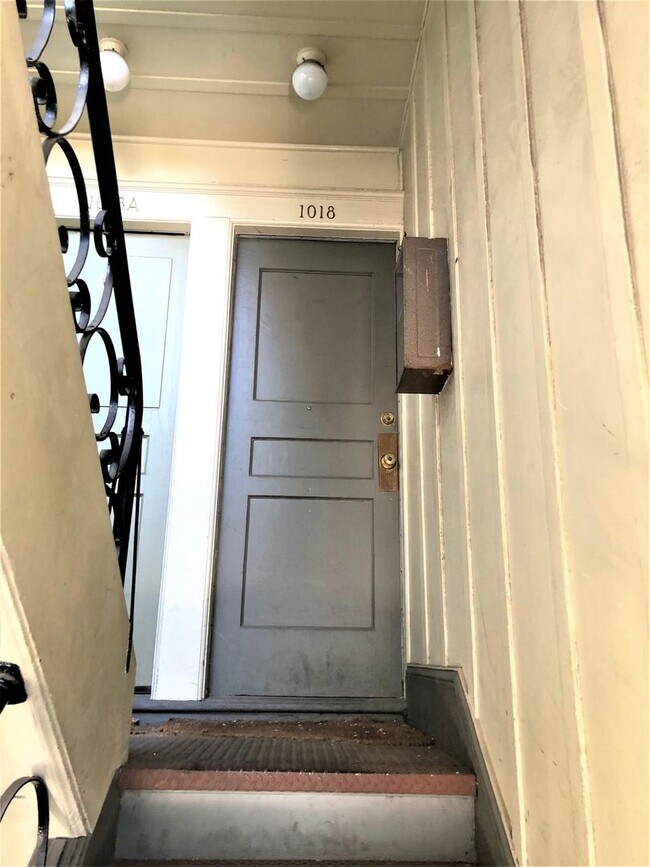 Foto del edificio - Bright & Spacious 1 Bedroom, Washer/Dryer ...