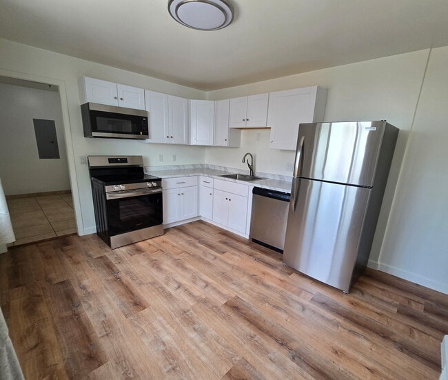 Building Photo - 1348 W 29th St