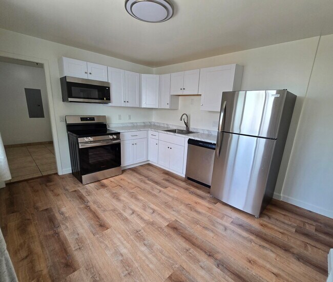 Foto del edificio - 1348 W 29th St