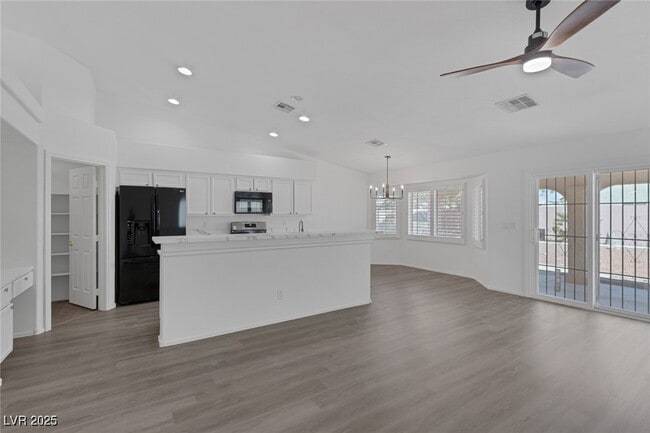 Building Photo - 5808 Spinnaker Reach Ave