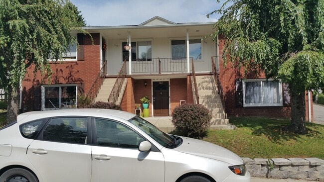 Foto del edificio - 163 Miron Ave